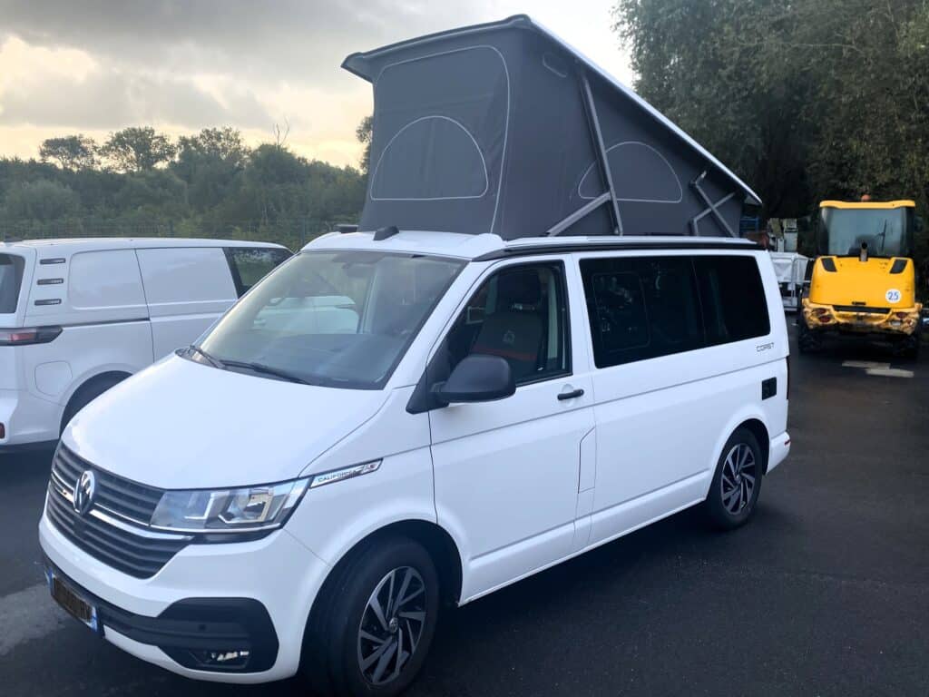 VOLKSWAGEN CALIFORNIA T6.1 COAST 2.0 l TDI 150 cv DSG7  / Juin 2023  / 53900€